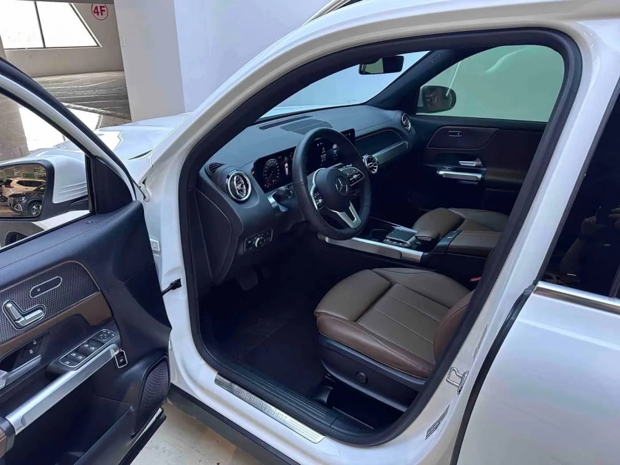 Mercedes-Benz GLB 180